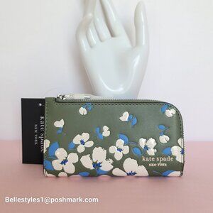 KATE SPADE Devin Painterly Bouquet SMALL Bifold Leather Wallet-Cedar Stand  🎈⭐